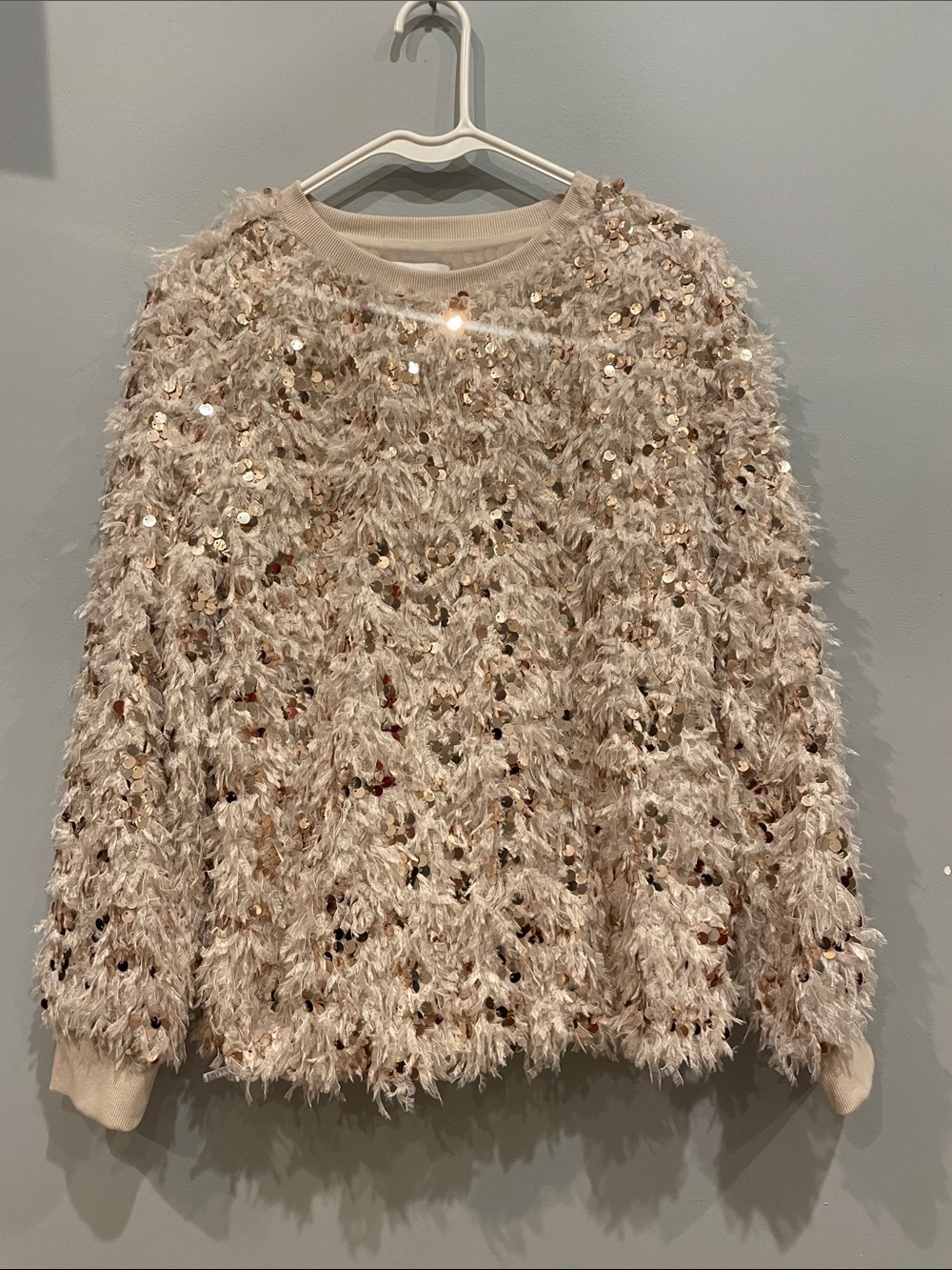 Gibson Latimer Cream Sequin  Textured top- great going out - party look